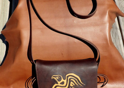 sac bandoulière cuir artisanal aigle corbeau viking
