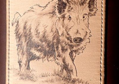 carquois cuir chasse pyrogravure sanglier